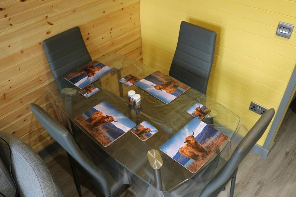 Villa Glampods Glamping Pod - Meet Highland Cows And Sheep Elgin Extérieur photo
