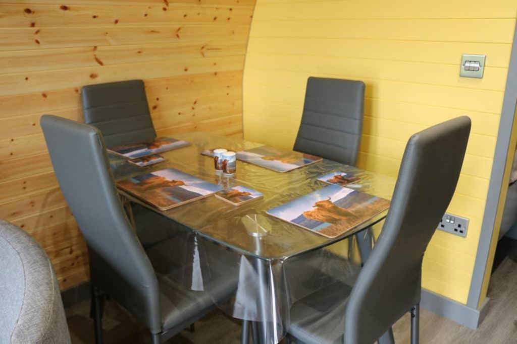 Villa Glampods Glamping Pod - Meet Highland Cows And Sheep Elgin Extérieur photo