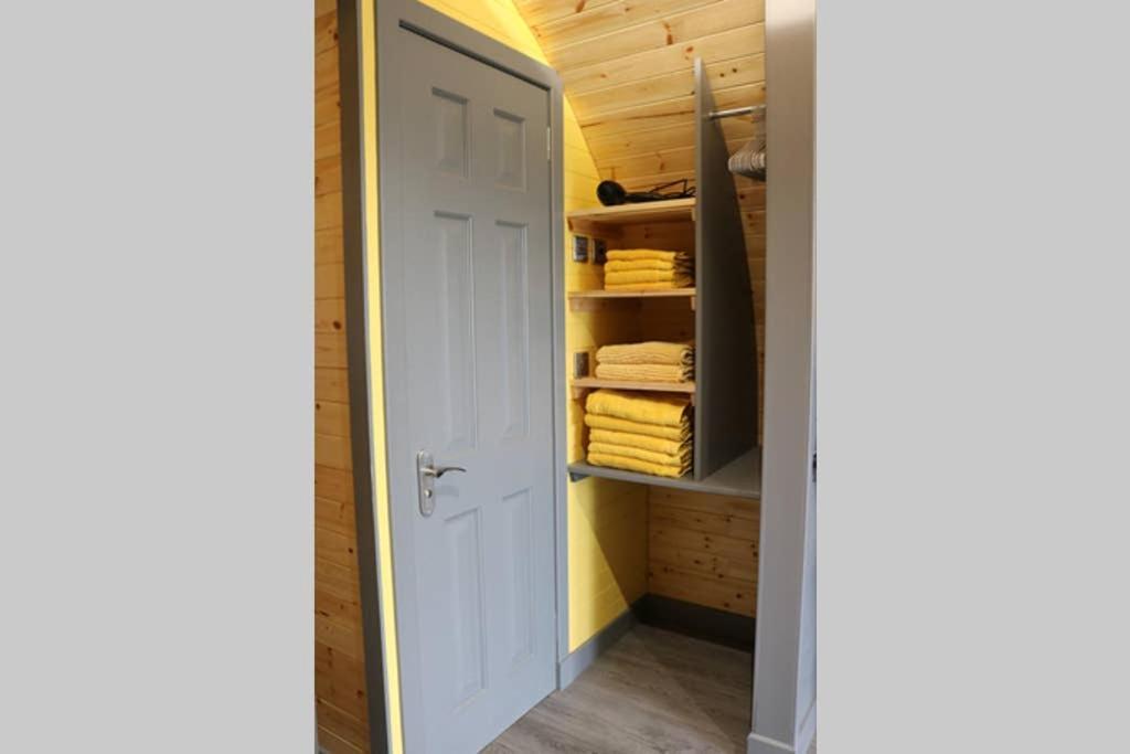 Villa Glampods Glamping Pod - Meet Highland Cows And Sheep Elgin Extérieur photo