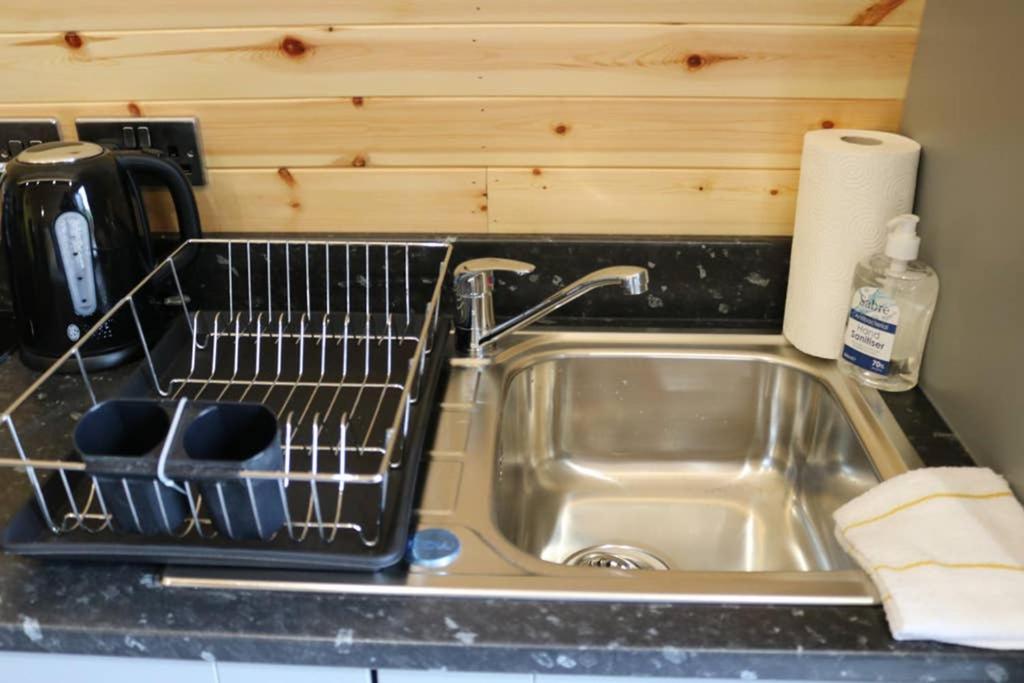 Villa Glampods Glamping Pod - Meet Highland Cows And Sheep Elgin Extérieur photo